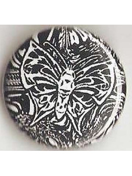 Badge Papillon blanc – fond noir et blanc