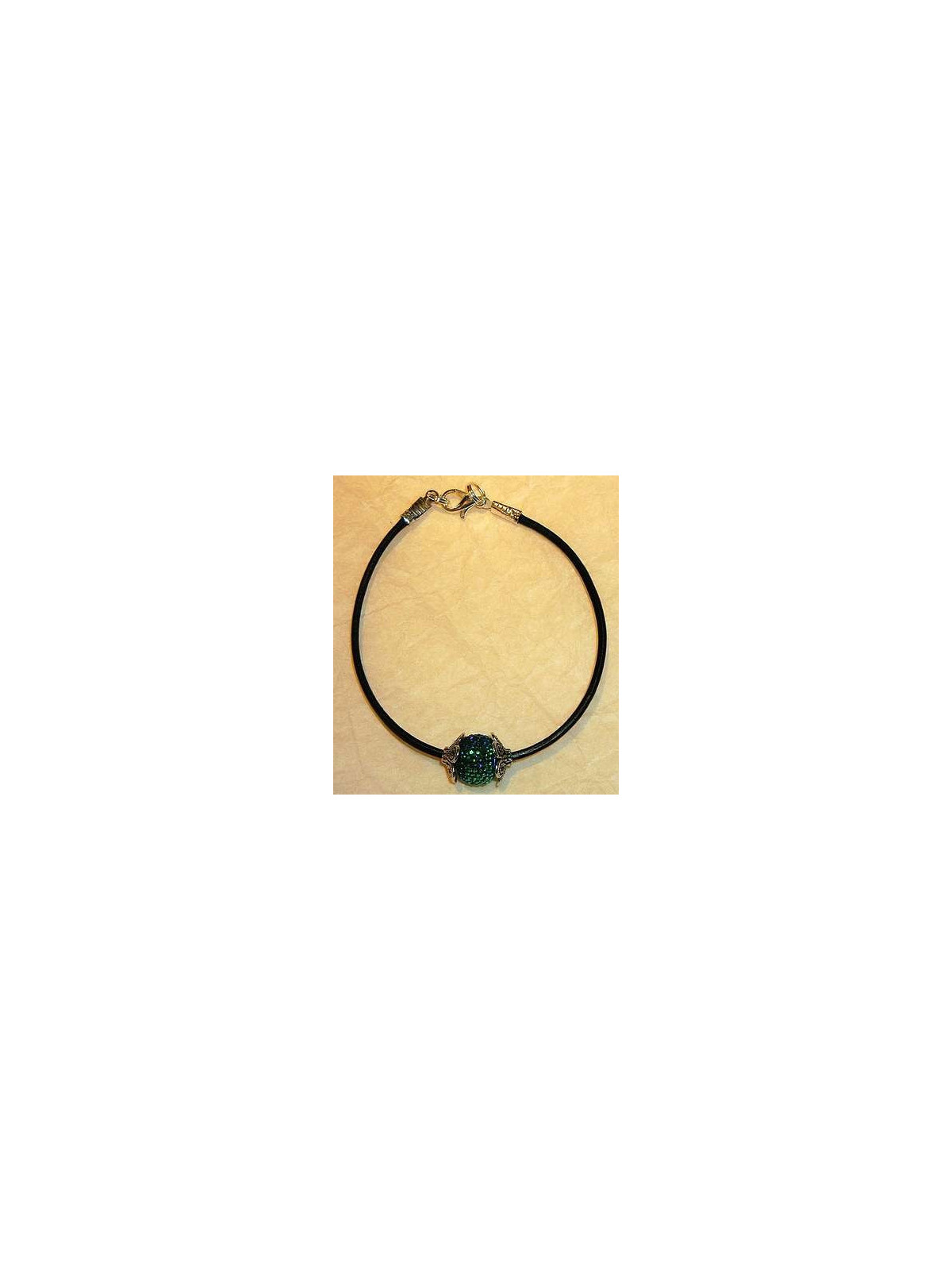 Bracelet avec perle bleue