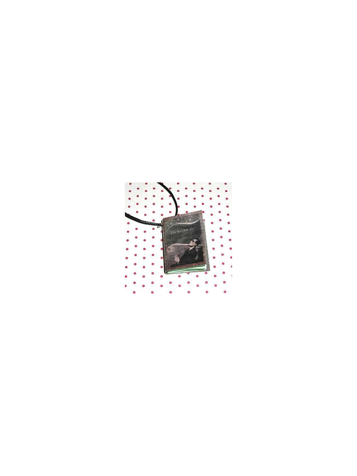Collier livre The hound of the baskerville