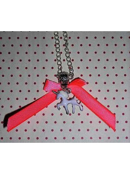 Collier Licorne et noeud rose