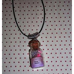 Collier fiole Alice : eat me, drink me