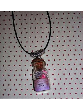 Collier fiole Alice : eat me, drink me