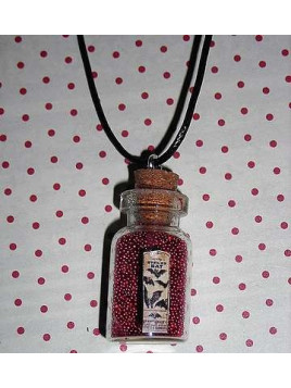Collier fiole microbilles rouges & chauve-souris