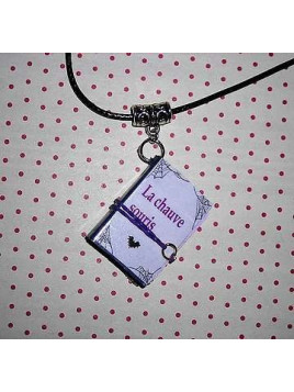 Collier livre La chauve-souris