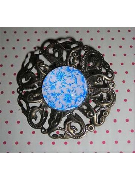 Broche cabochon fleuri bleu