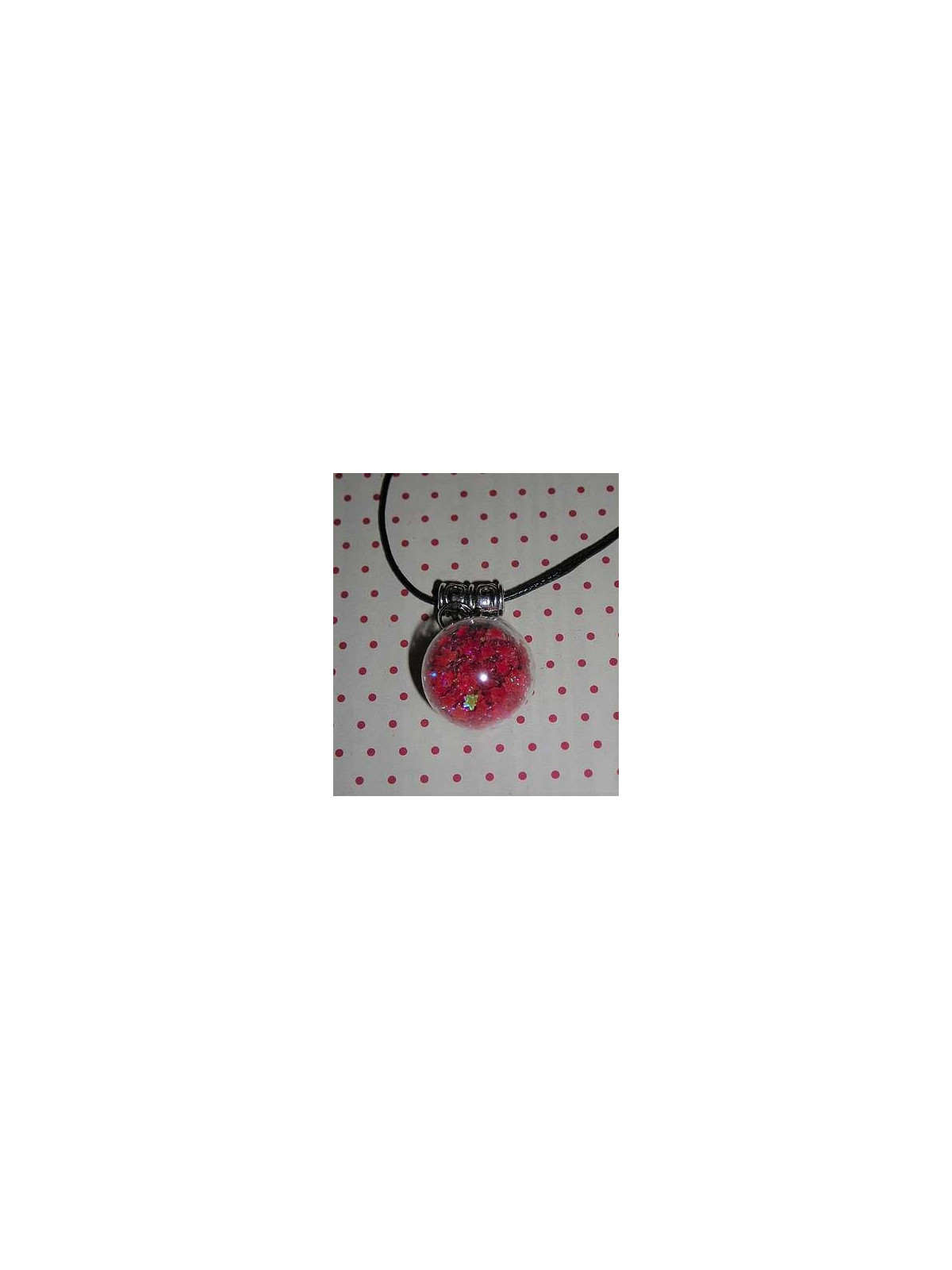 Collier Globe étoiles rouges