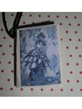 Collier livre Portrait de femme