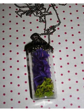 Collier fiole droite fleurs violettes et mousse