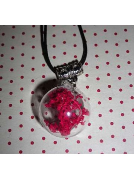 Collier globe fleurs roses