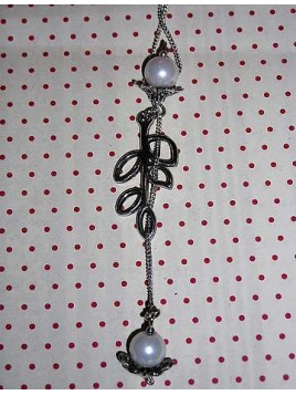 Collier asymétrique Feuille et perles