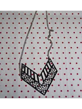 Collier estampe finement ouvragée