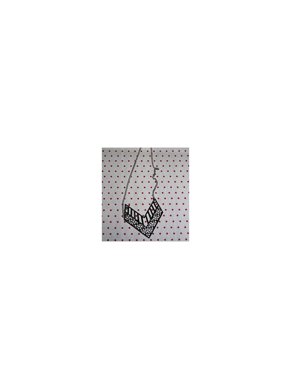 Collier estampe finement ouvragée