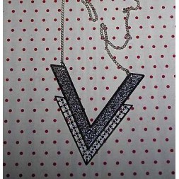 Collier grande estampe en V