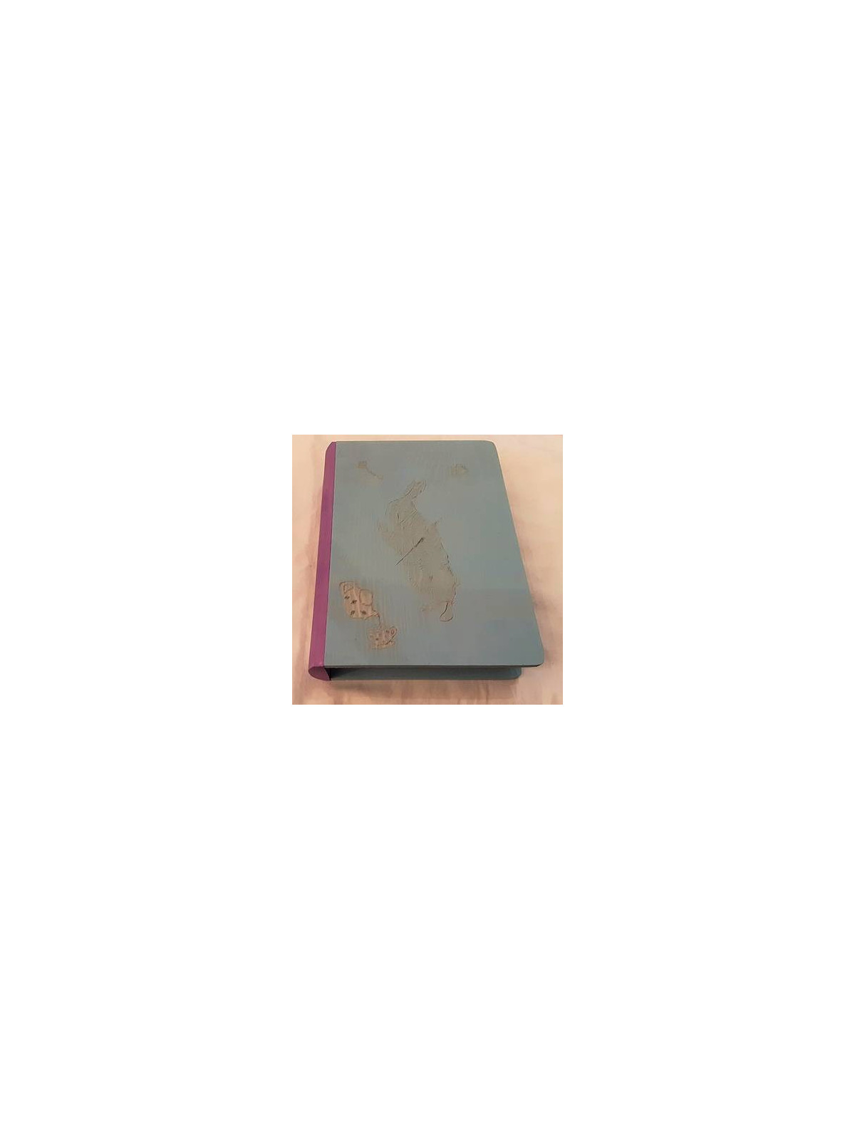 Boîte-livre en bois pyrogravé motif Alice au pays des merveilles
