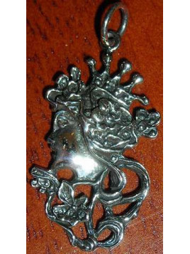 Pendentif en argent, reine
