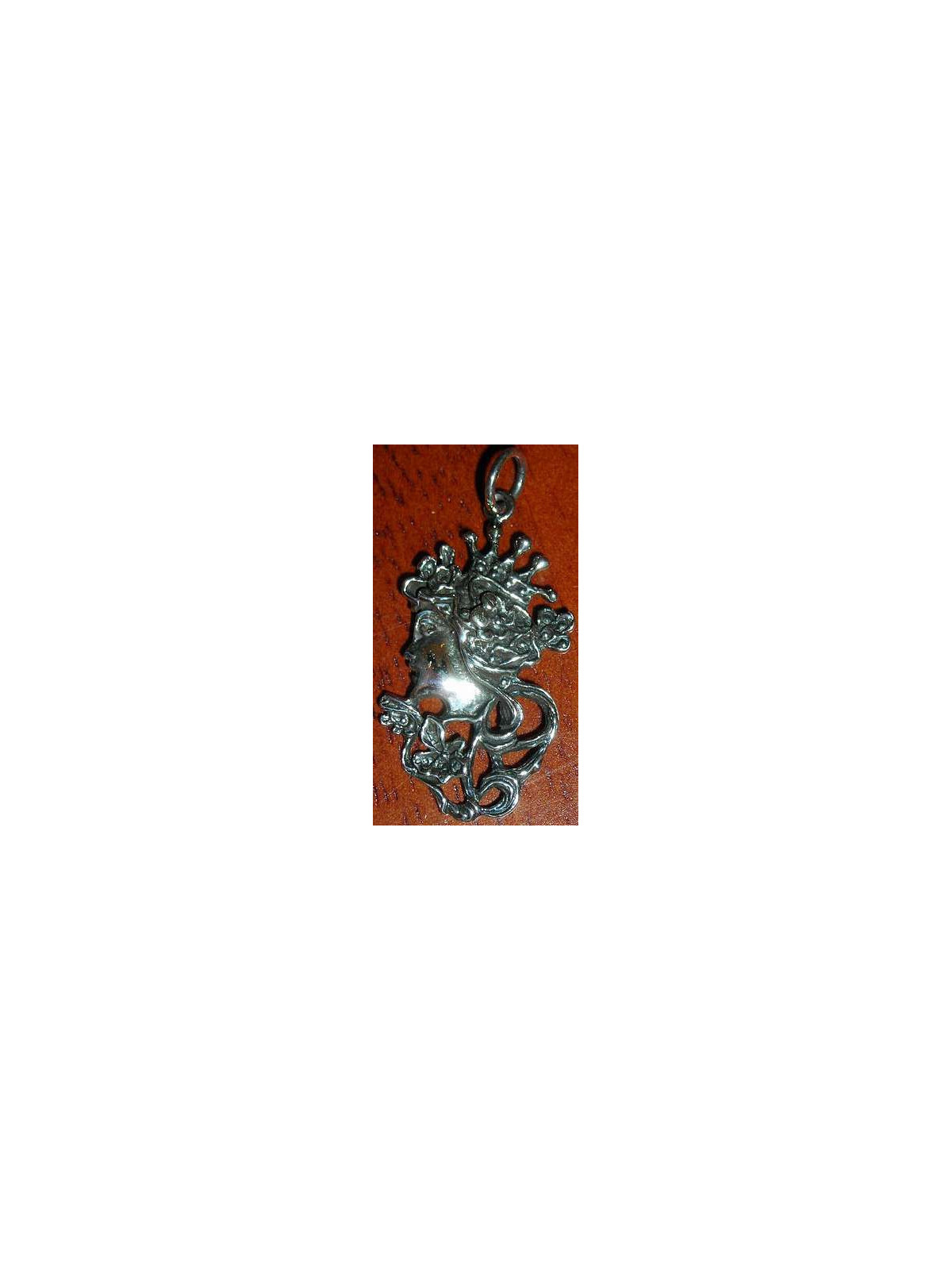 Pendentif en argent, reine