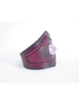 Bracelet en cuir magenta avec dé de jeu de rôle rose