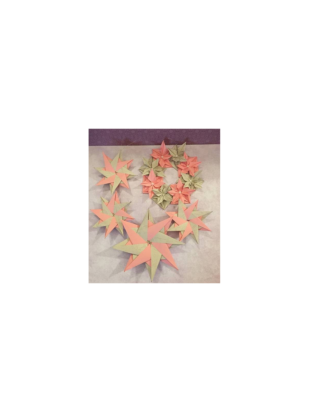 Lot décoration origami Couronne et étoiles de Noël rose et gris