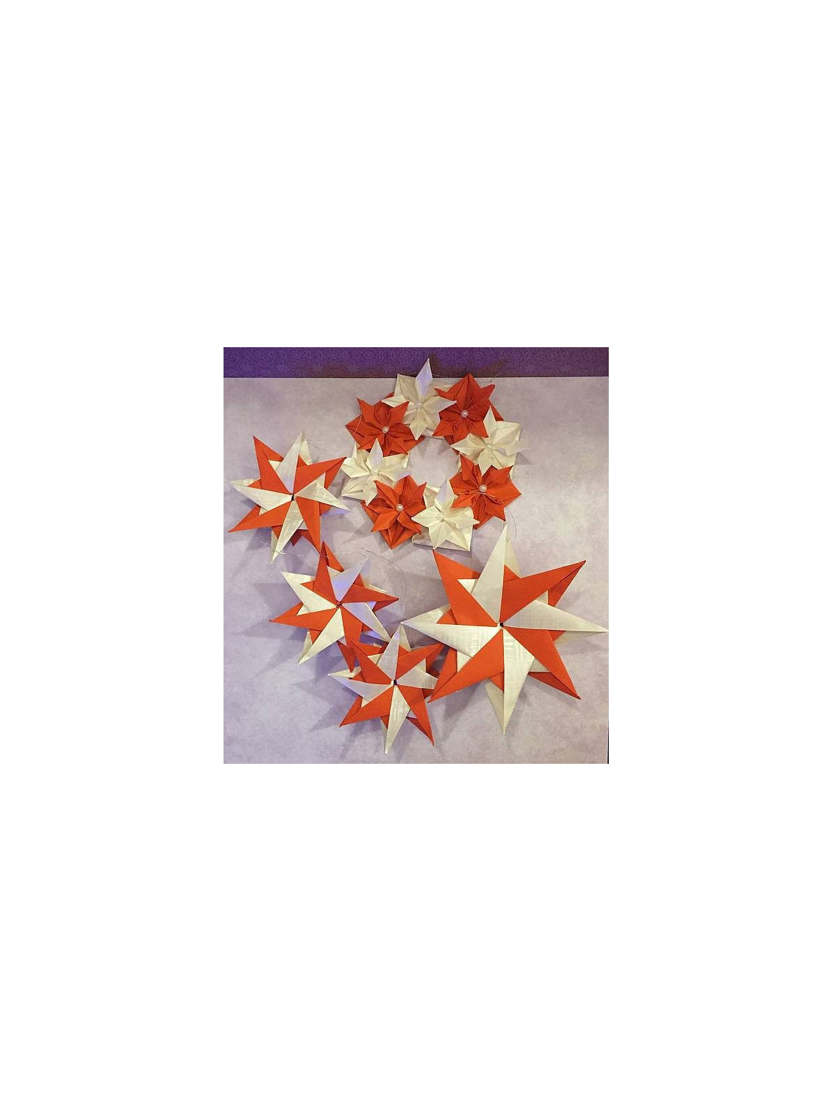 Lot décoration origami Couronne et étoiles de Noël rouge et blanc