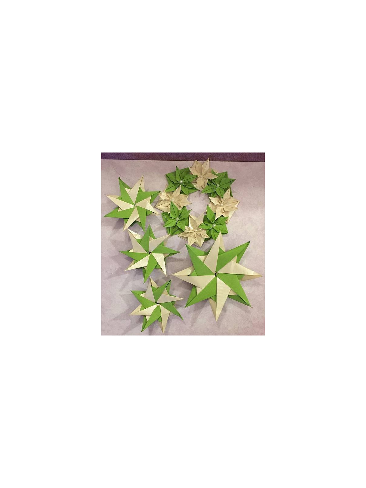 Lot décoration origami Couronne et étoiles de Noël vert et blanc