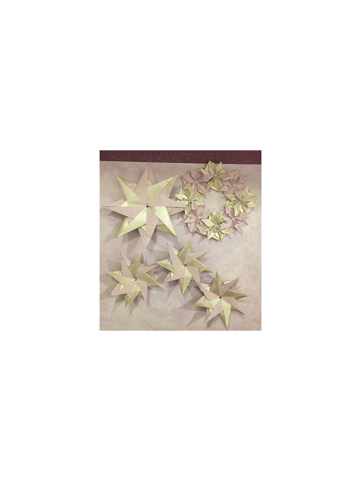 Lot décoration origami Couronne et étoiles de Noël violet et blanc