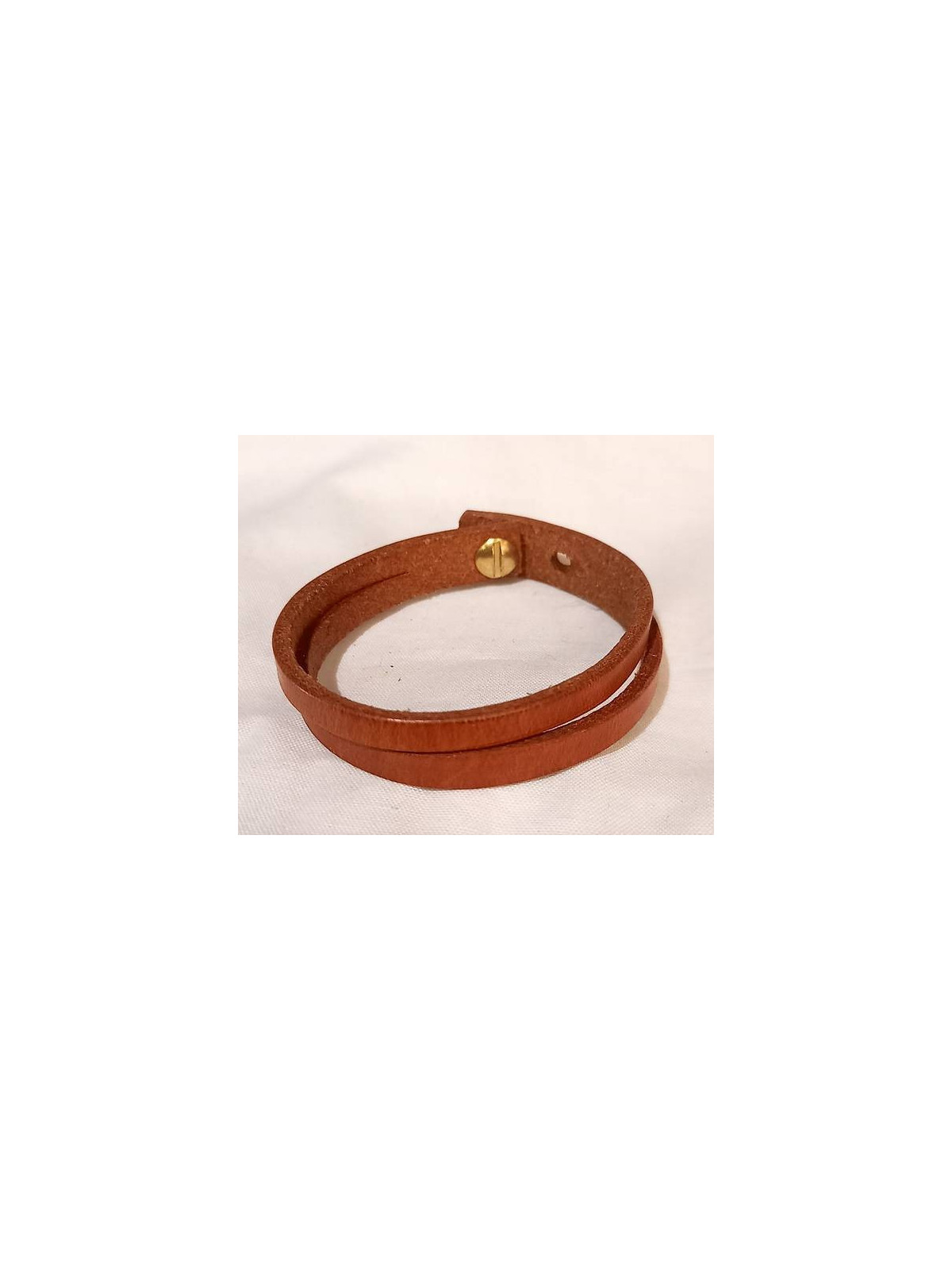 Bracelet fin découpé en cuir marron clair