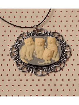 Collier cabochon camée – chatons
