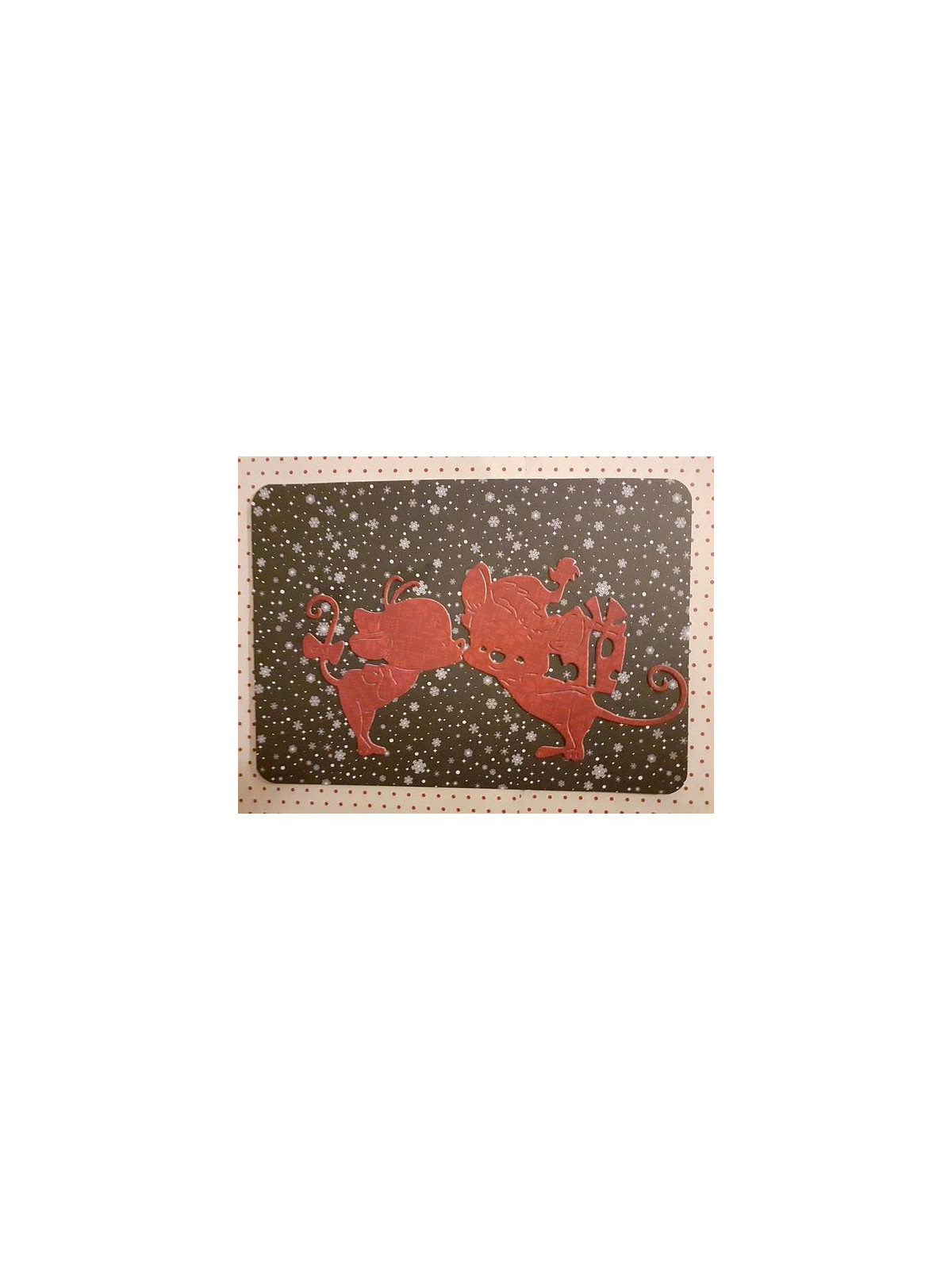 Carte simple de Noël avec découpes souris rouge