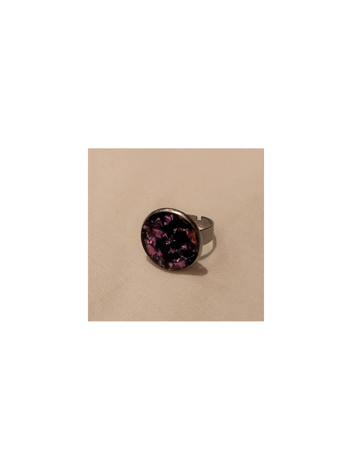 Bague en résine pailletée violette