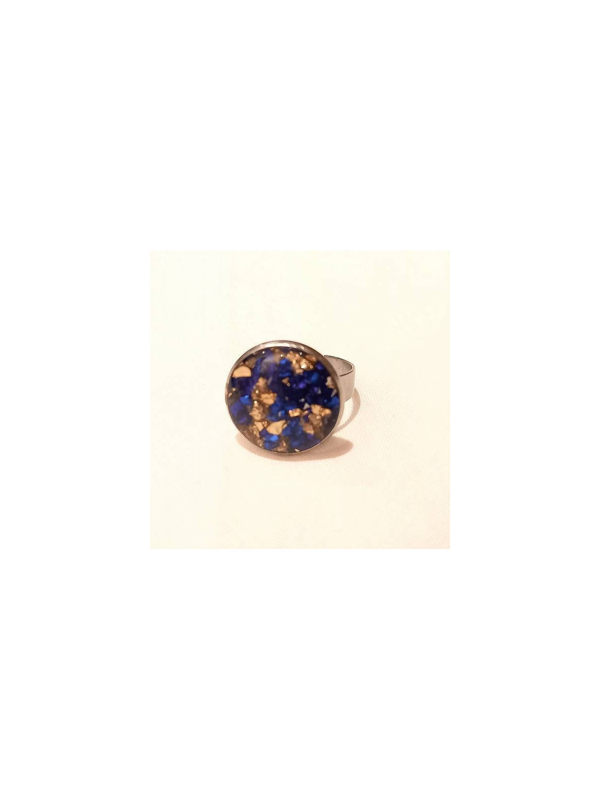 Bague en résine pailletée bleue