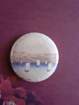 Badge estampe voiliers et mont
