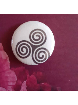 Badge triskell noir sur fond blanc
