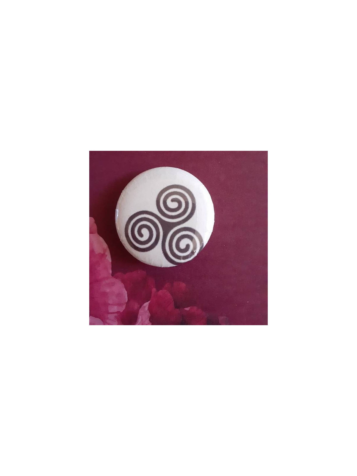 Badge triskell noir sur fond blanc