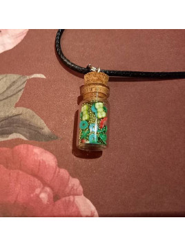 Collier fiole microbilles vertes et noeuds