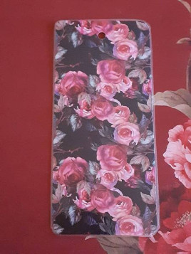 Marque-page plastifié noir et roses roses en stock à la librairie ciel rouge à dijon
