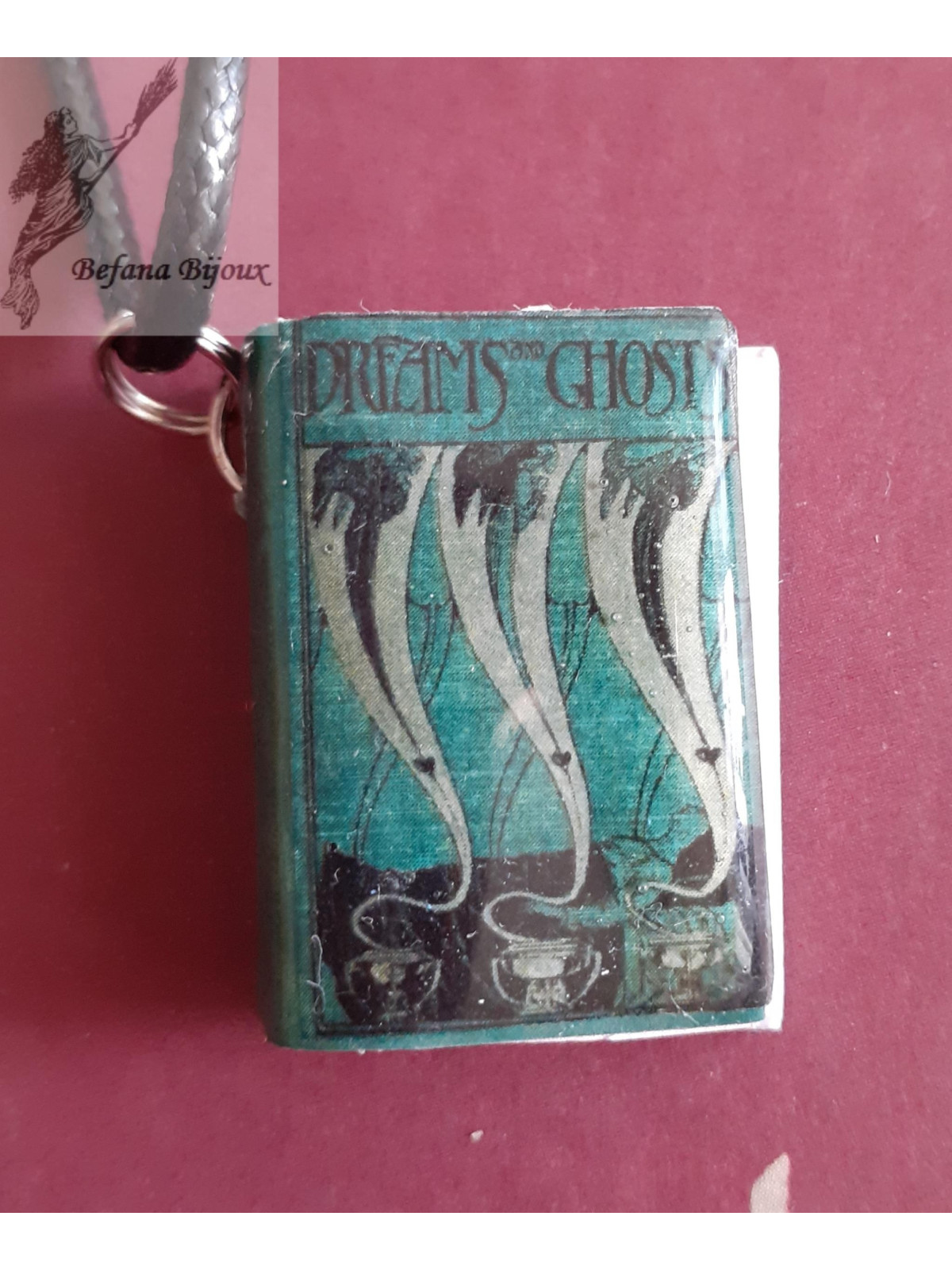 Collier livre Dreams and ghosts