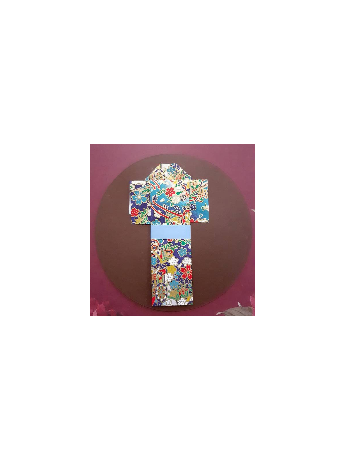 Carte Origami kimono bleu sur fond brun