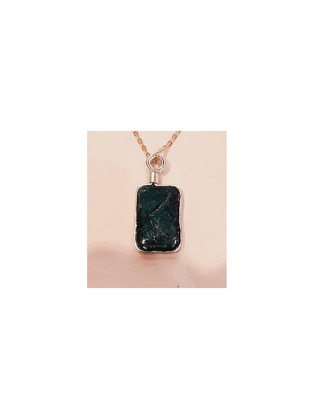 Collier en résine rune Kaunan