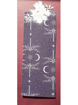 Marque-page avec découpe fleurs blanches