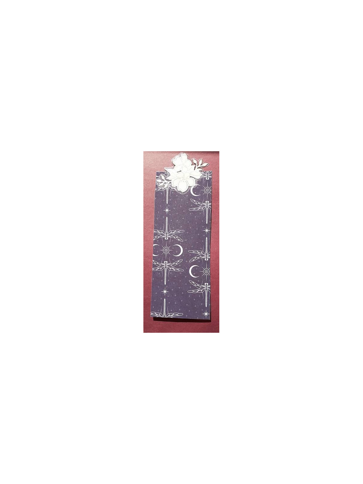 Marque-page avec découpe fleurs blanches