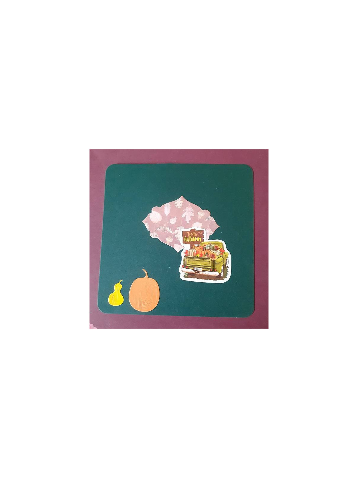 Carte automne avec courges et véhicule