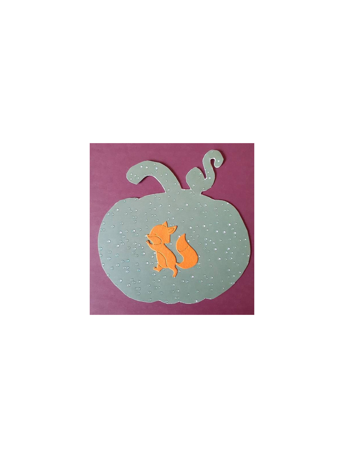 Carte en forme de citrouille avec découpe renard orange
