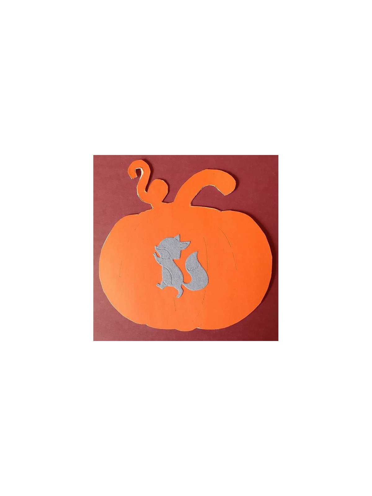 Carte en forme de citrouille avec découpe renard gris