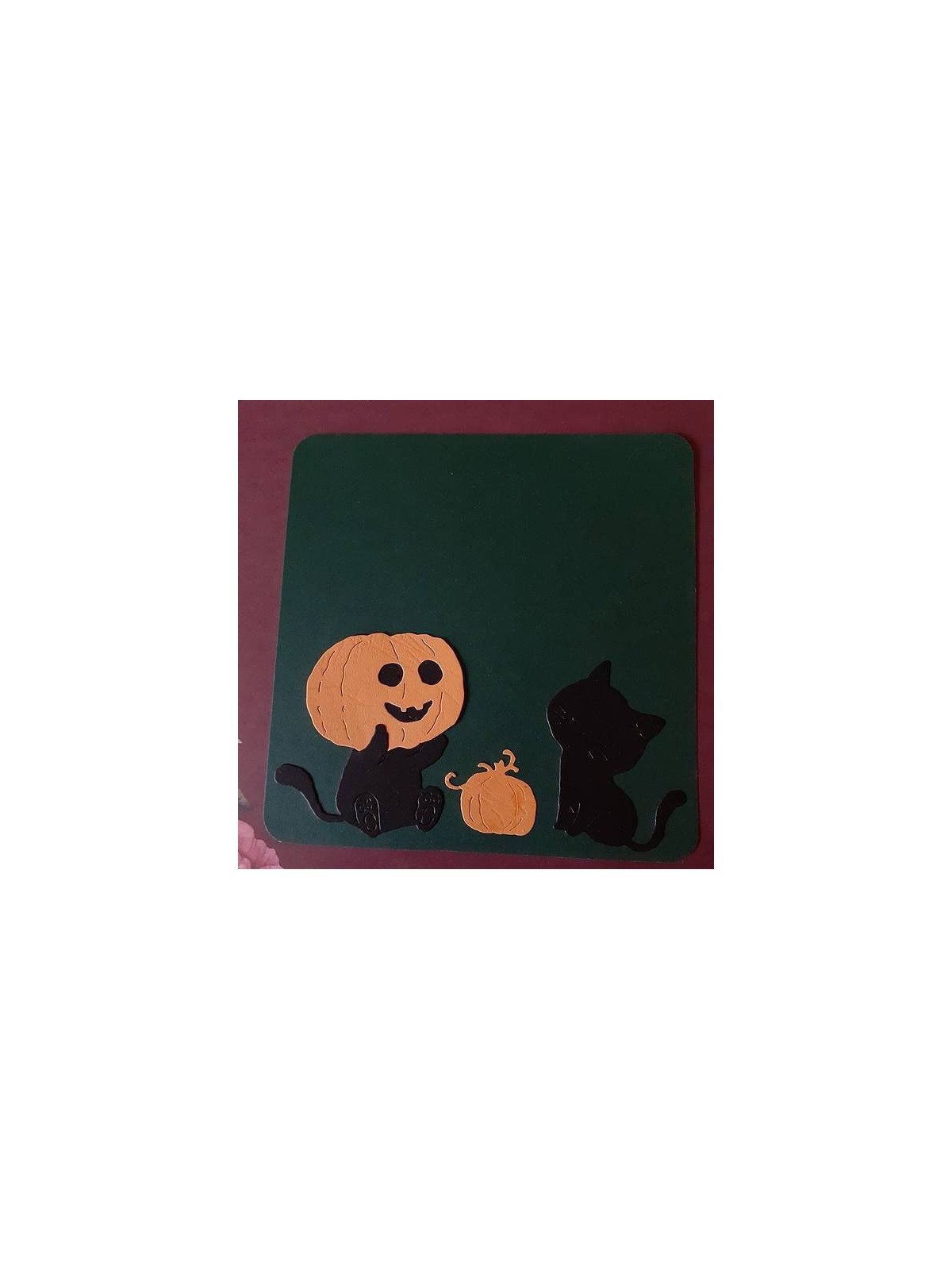 Carte Halloween avec chats noirs et citrouilles