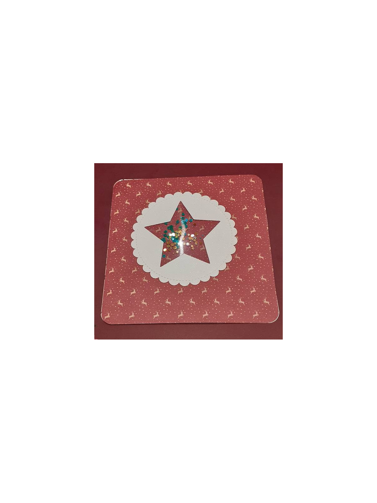 Carte carrée Noël rouge avec rennes et paillettes vertes et dorées
