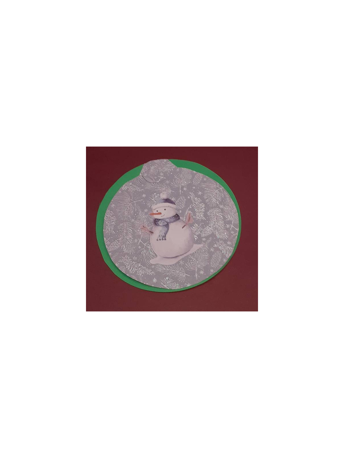 Carte ronde boule de Noël avec bonhomme de neige à écharpe bleue