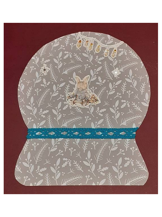 Carte Noël forme boule à neige avec lapin et guirlandes