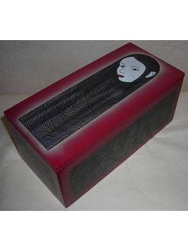 Boite en bois, visage féminin