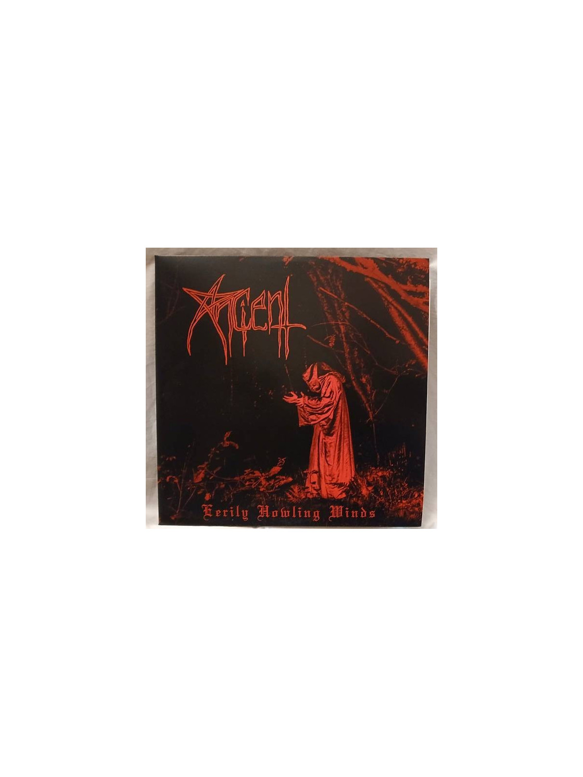 Ancient disque Eerily howling winds en stock en vinyle à ciel rouge dijon
