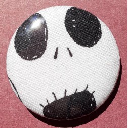 Le badge en tissu, création artisanale sur l'univers de Tim Burton est disponible à Ciel rouge